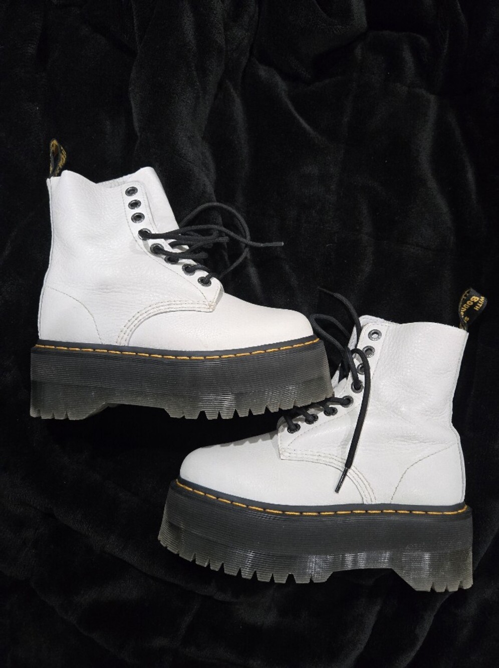 Dr. Martens White Pascal Max Boots